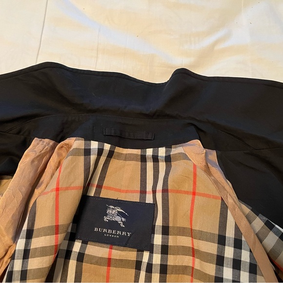 Burberry Black Trench Coat with Plaid Lining - Picture 2 of 3